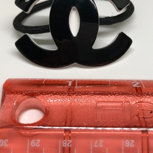 Black & White CC Pony Tail - Picture 15 of 16